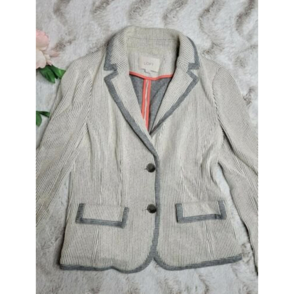 ✨️CL AnnTaylor Loft Cotton Gray Cream Pinstripe Fabric Two Button Blazer Size XS - Picture 2 of 12